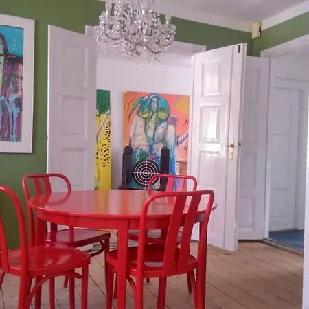 The Nicest House With Internet Daire